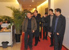 市领导视察黎明重工 再推政府与企业电···